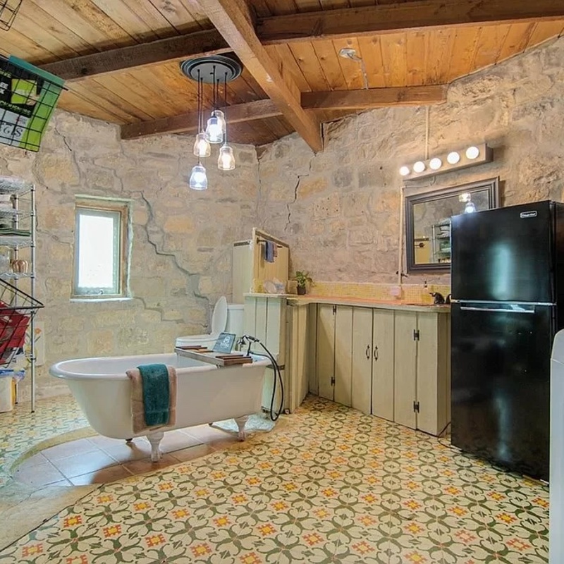 Pantry, laundry, full bath